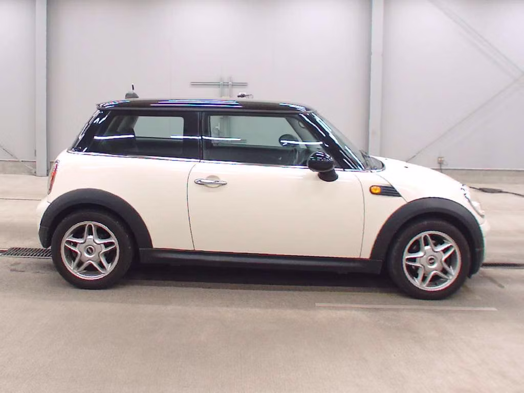 MINI HATCH
