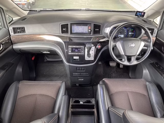NISSAN ELGRAND