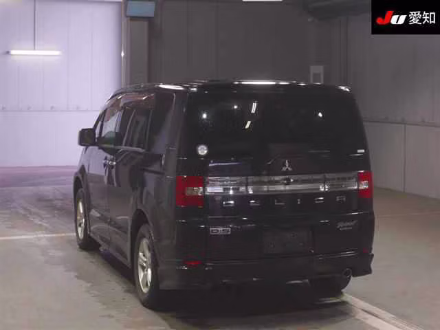 MITSUBISHI DELICA D:5
