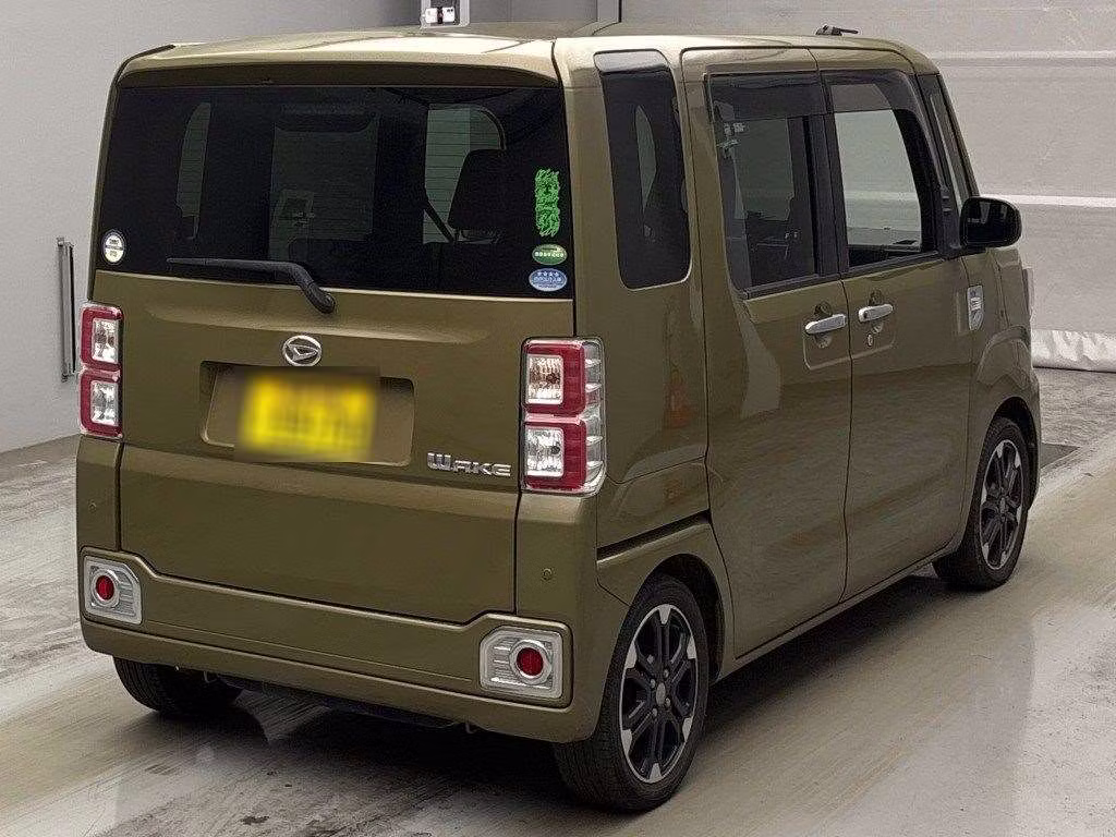 DAIHATSU WAKE