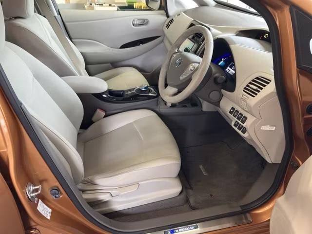 NISSAN LEAF