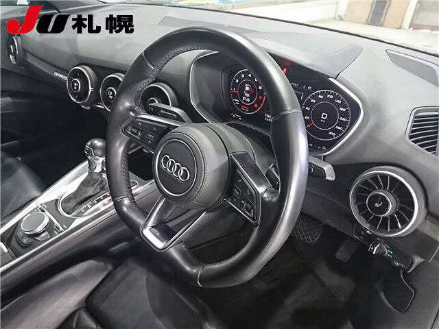 AUDI TT