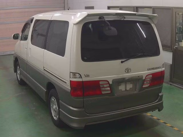 TOYOTA GRAND HIACE