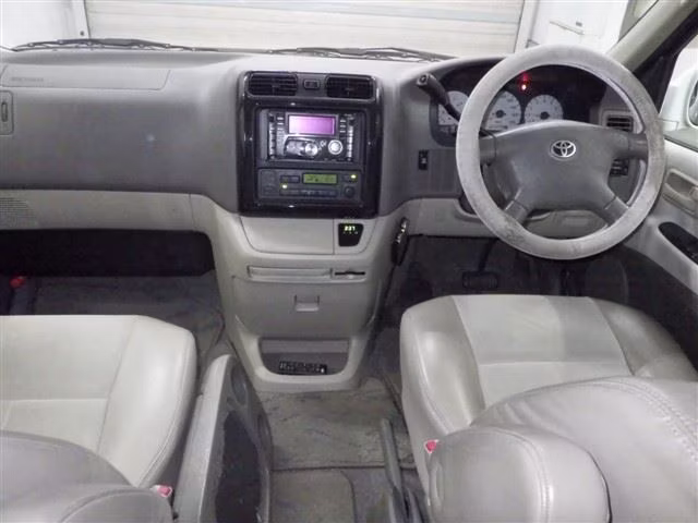 TOYOTA GRAND HIACE