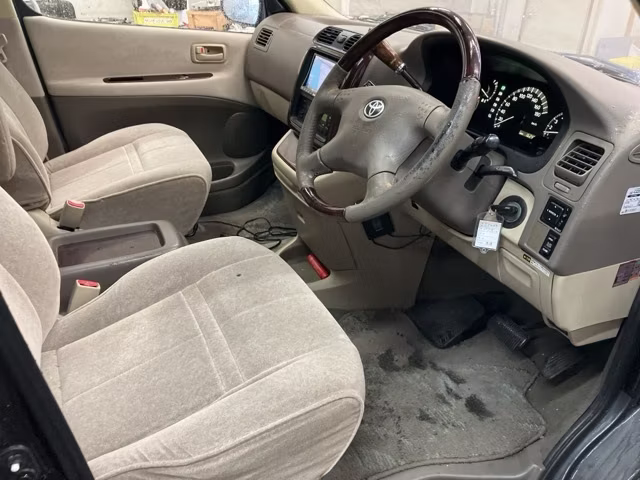 TOYOTA GRAND HIACE