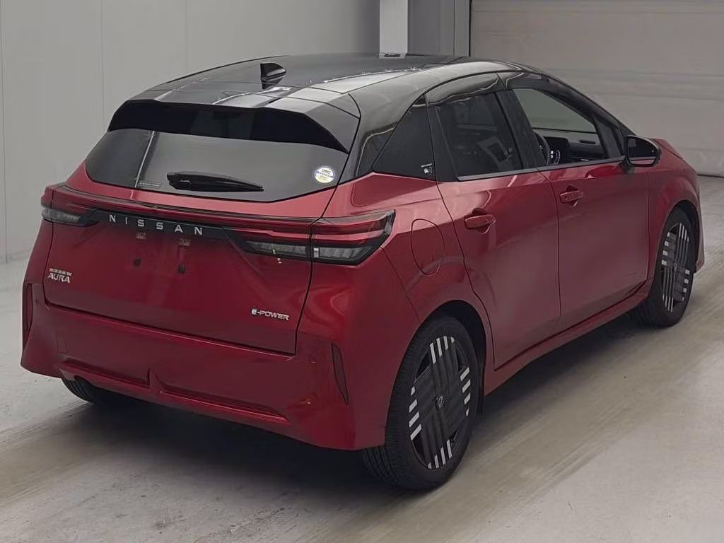 NISSAN AURA