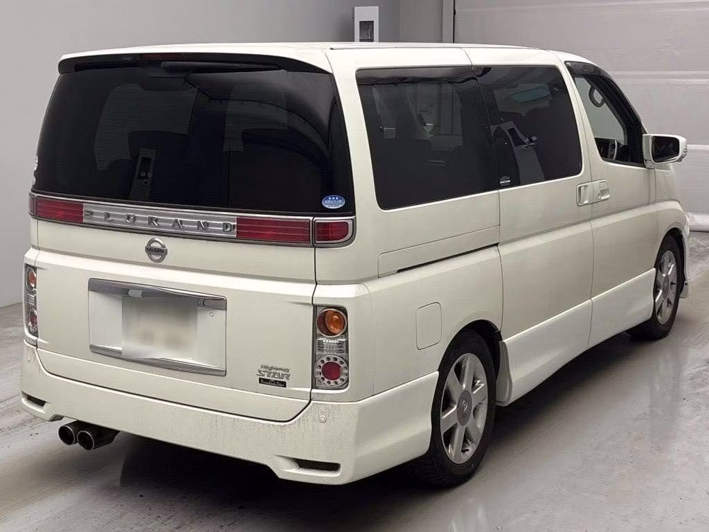 NISSAN ELGRAND