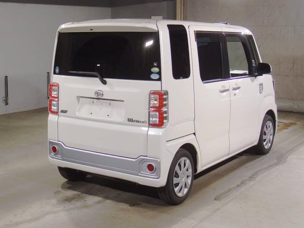 DAIHATSU WAKE