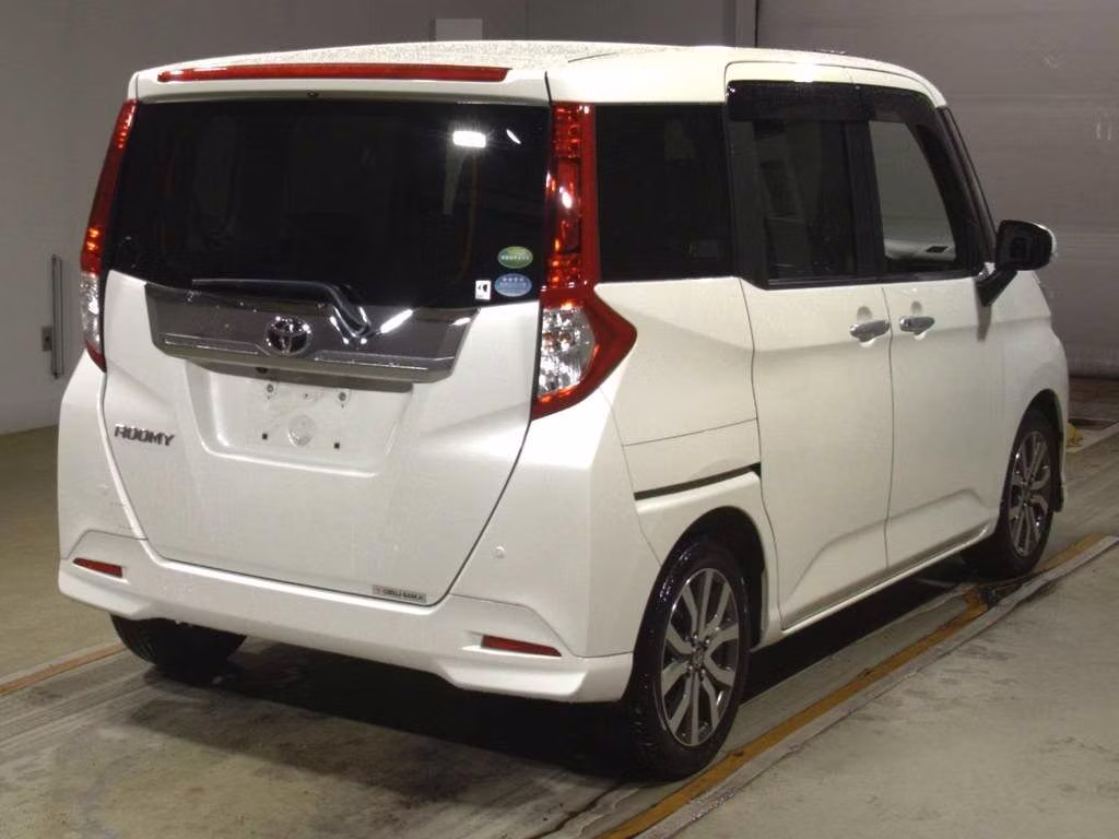 TOYOTA ROOMY