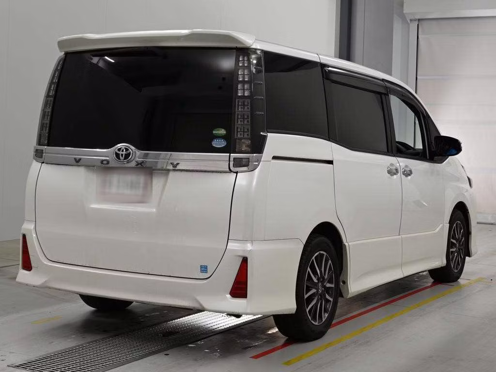 TOYOTA VOXY