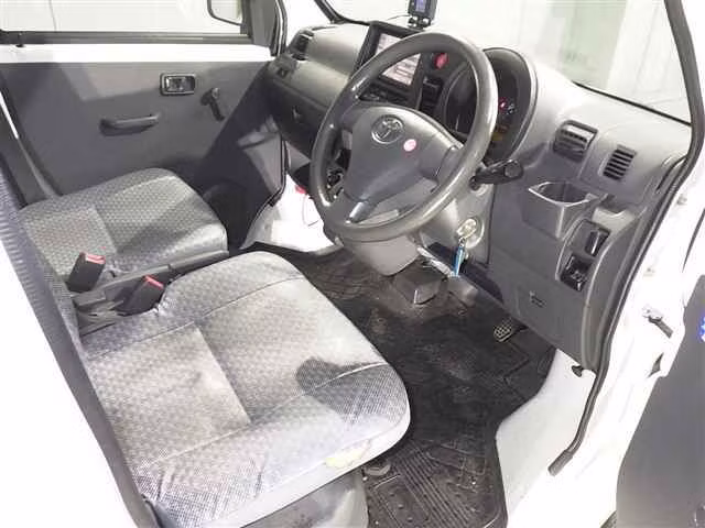 TOYOTA PIXIS VAN