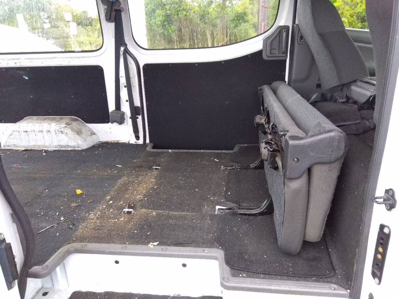 NISSAN NV350 CARAVAN