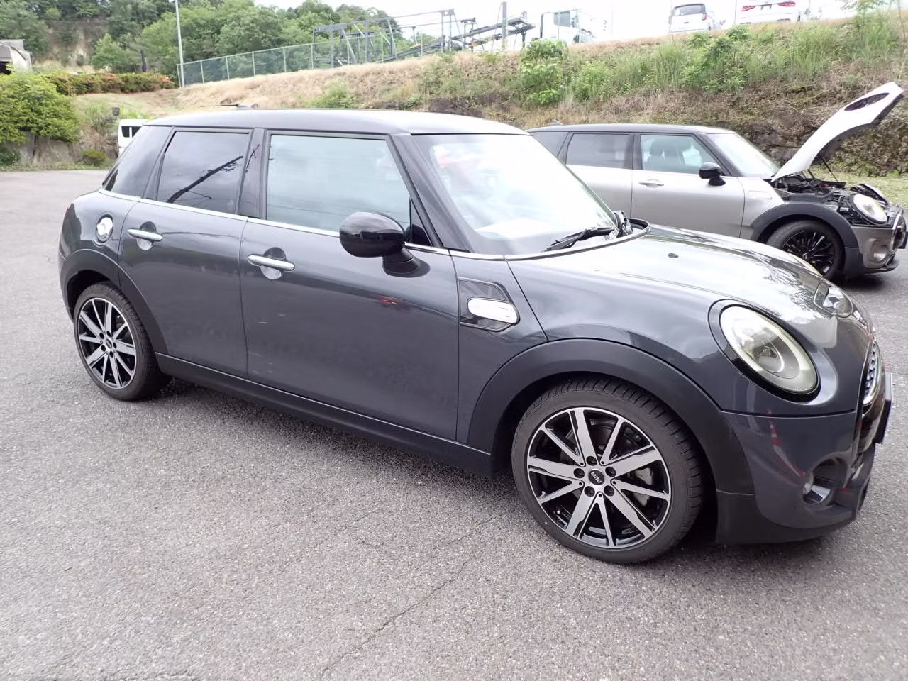 MINI HATCH