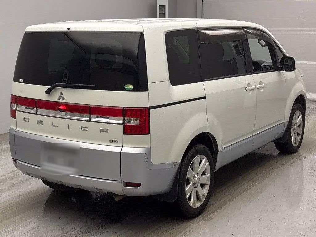 MITSUBISHI DELICA D:5