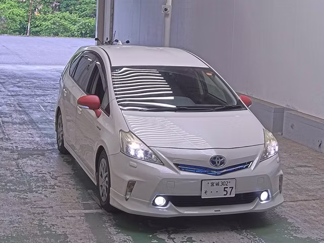 TOYOTA PRIUS ALPHA