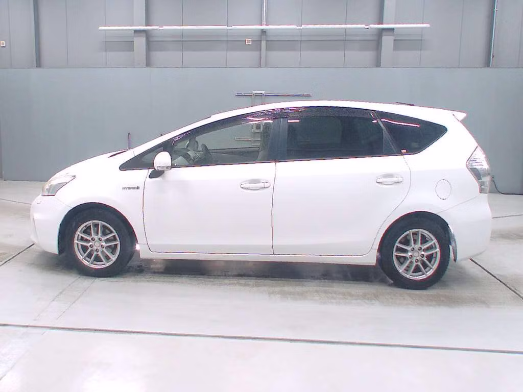 TOYOTA PRIUS ALPHA