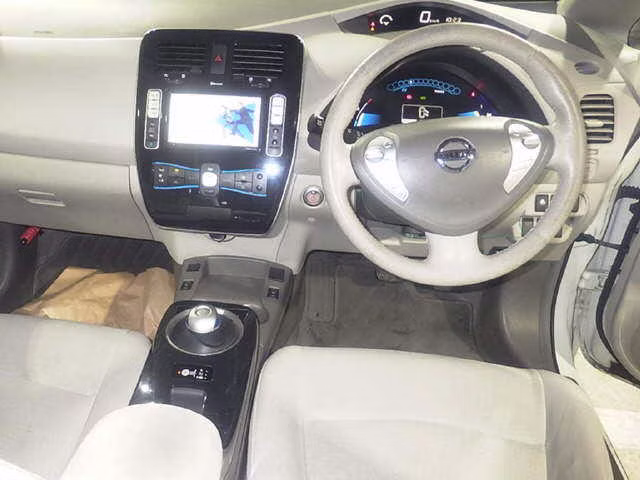 NISSAN LEAF