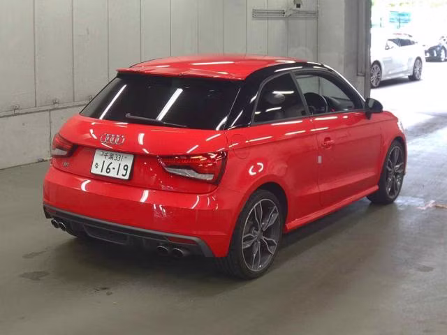 AUDI S1