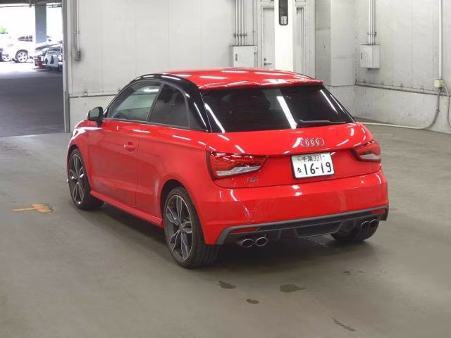 AUDI S1