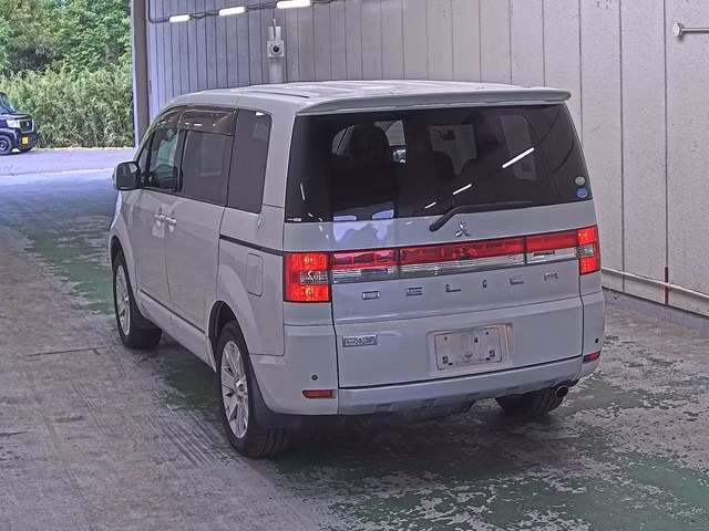 MITSUBISHI DELICA D:5