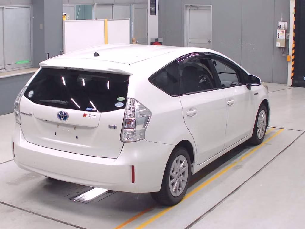 TOYOTA PRIUS ALPHA