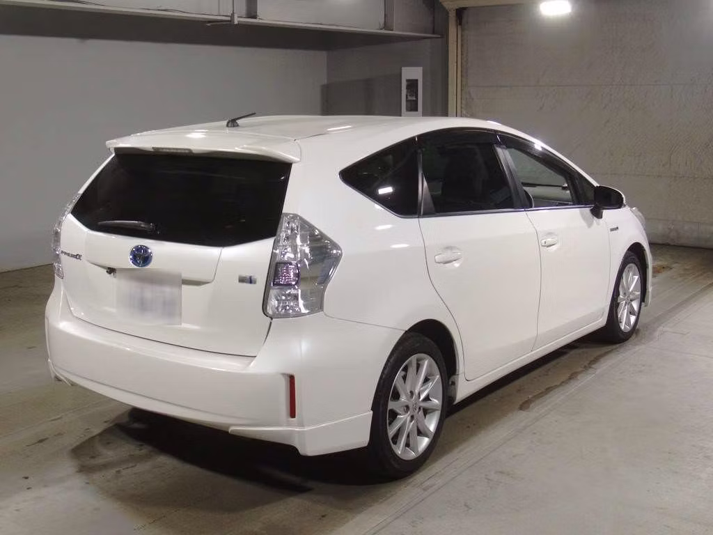 TOYOTA PRIUS ALPHA