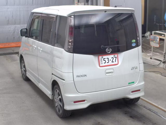 NISSAN ROOX