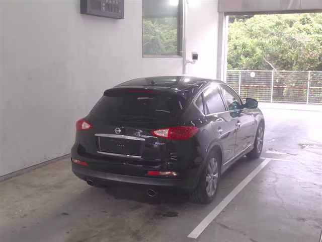 NISSAN SKYLINE CROSSOVER