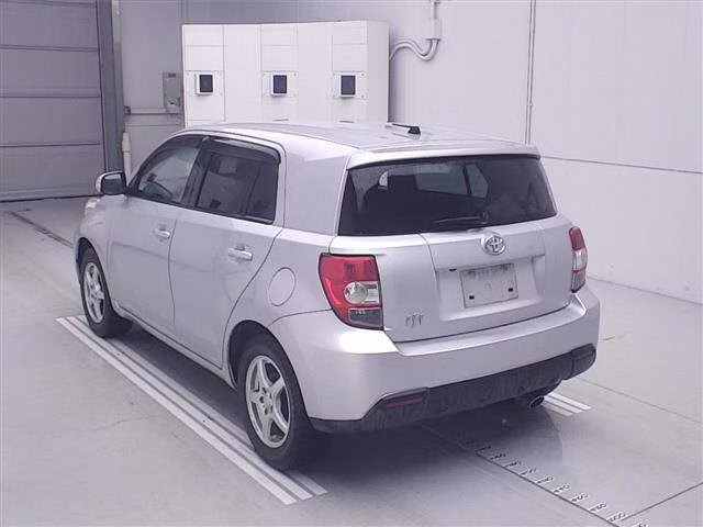 TOYOTA IST