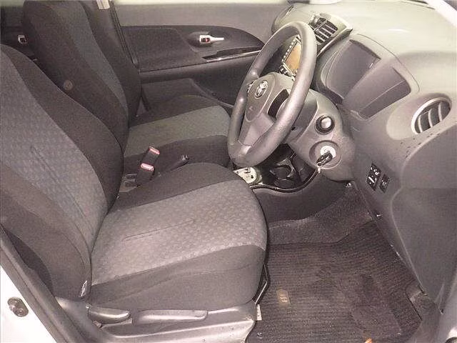 TOYOTA IST