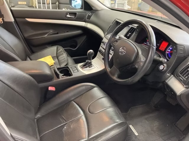 NISSAN SKYLINE