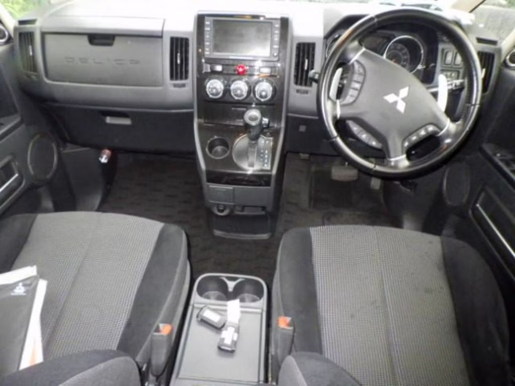 MITSUBISHI DELICA D:5