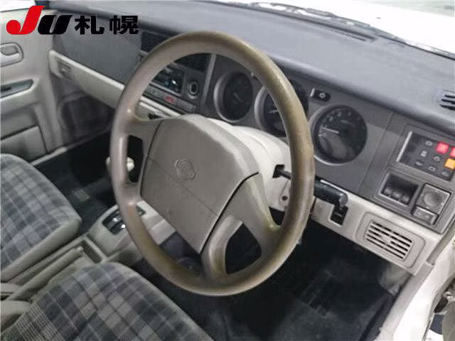 NISSAN RASHEEN