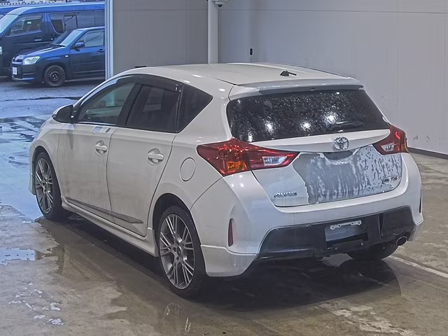 TOYOTA AURIS