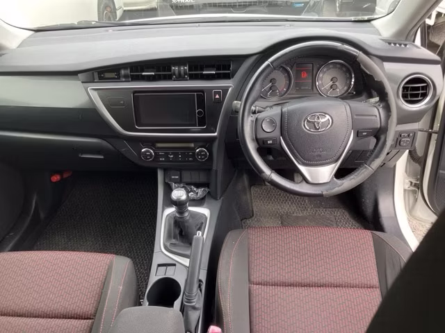 TOYOTA AURIS
