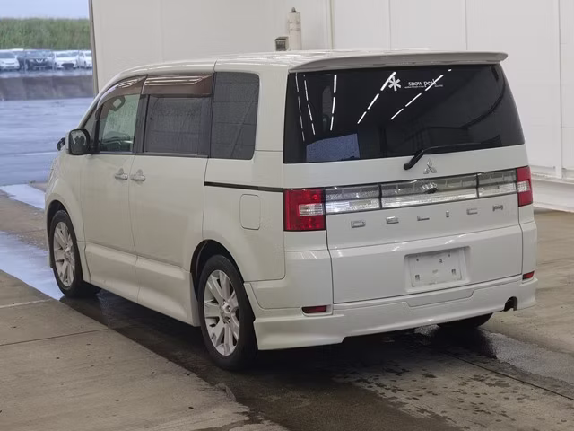 MITSUBISHI DELICA D:5