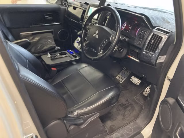 MITSUBISHI DELICA D:5