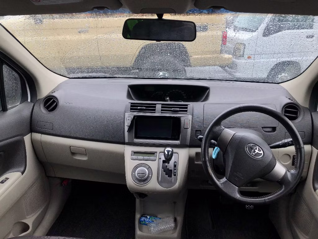 TOYOTA PASSO SETTE