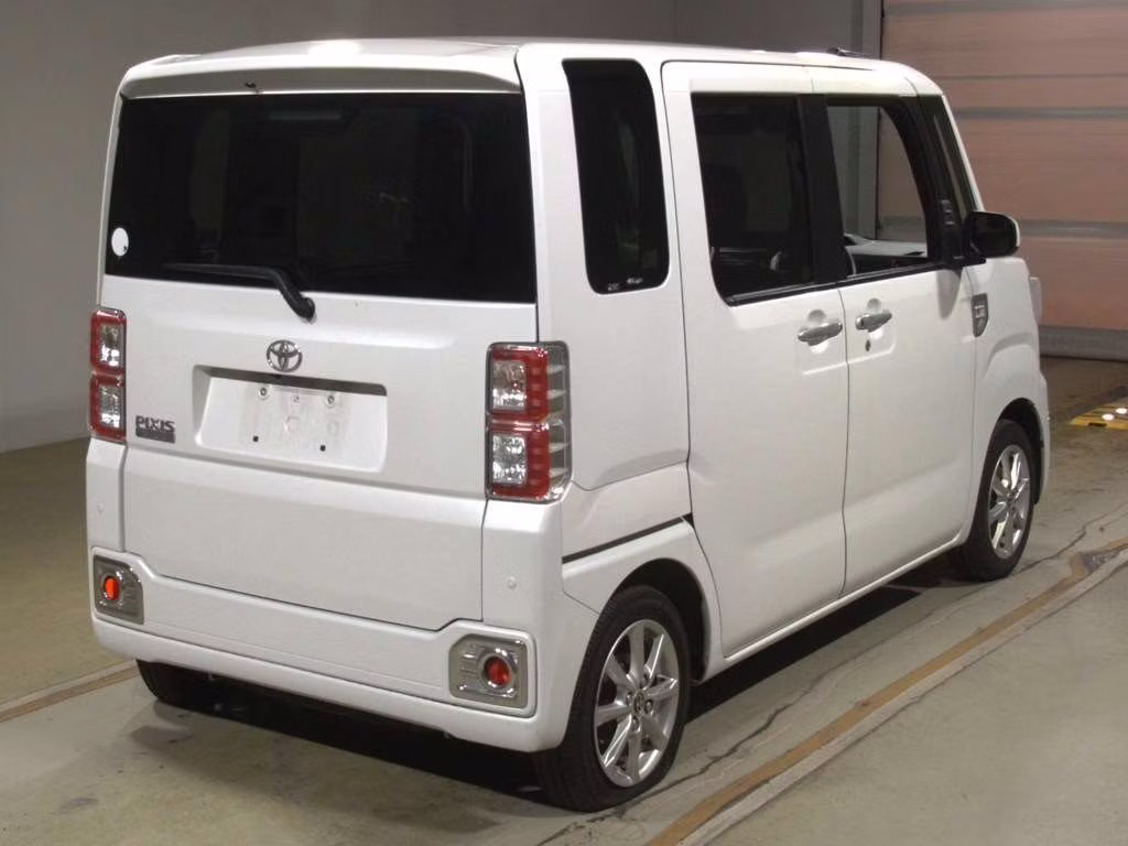 TOYOTA PIXIS MEGA