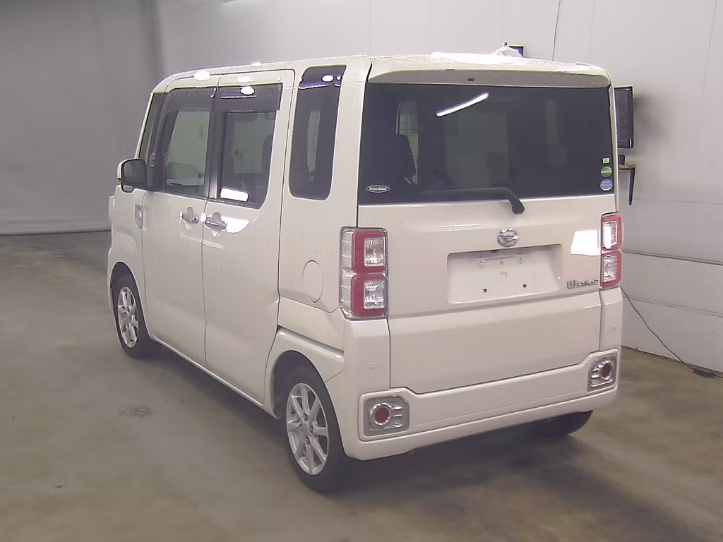 DAIHATSU WAKE