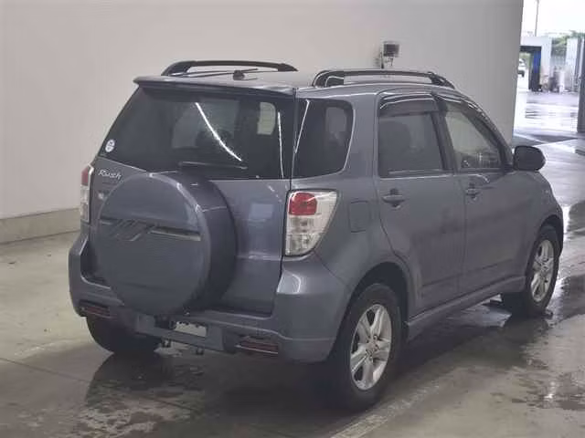 TOYOTA RUSH