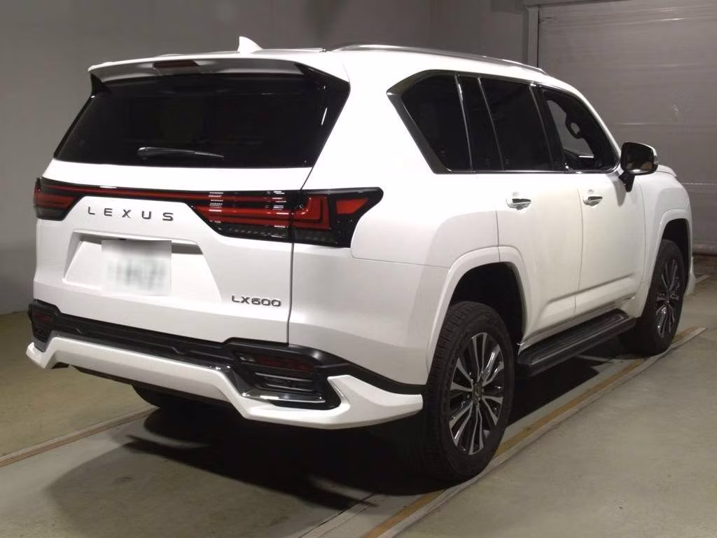 LEXUS LX600
