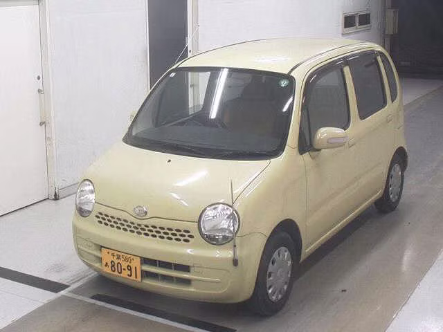 DAIHATSU MOVE LATTE