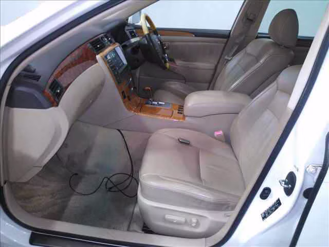 TOYOTA CROWN MAJESTA
