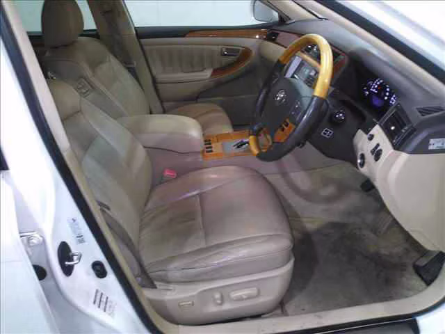 TOYOTA CROWN MAJESTA