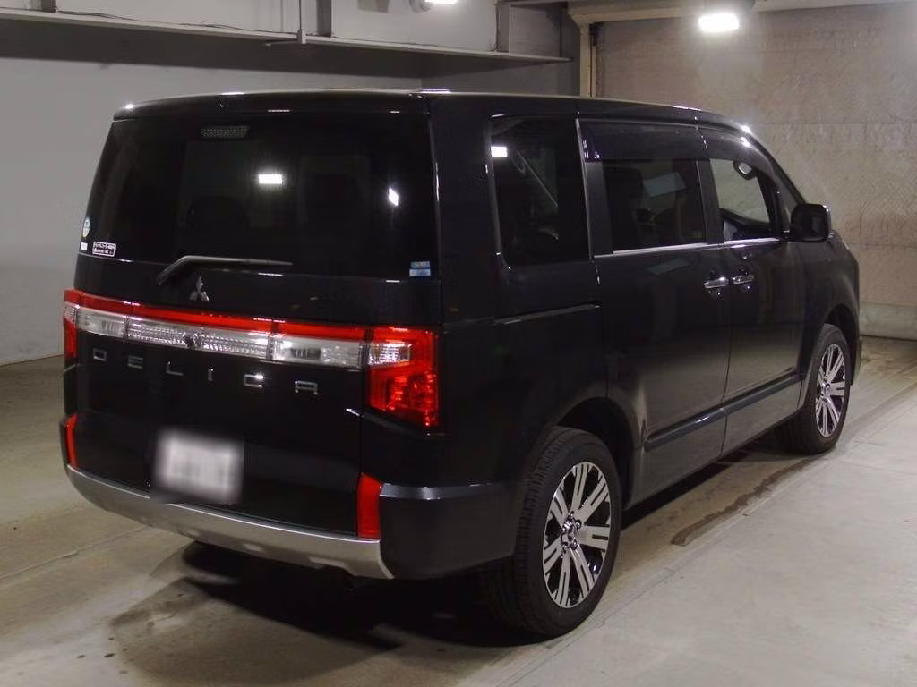 MITSUBISHI DELICA D:5