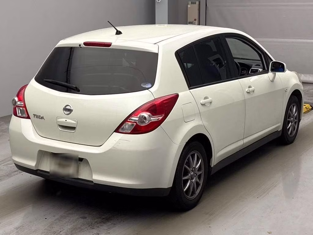 NISSAN TIIDA