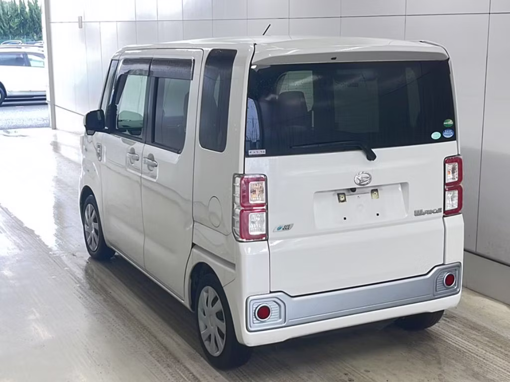 DAIHATSU WAKE