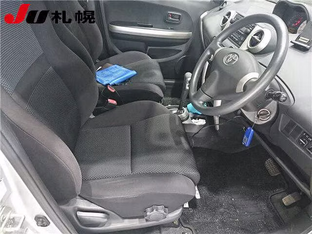 TOYOTA IST