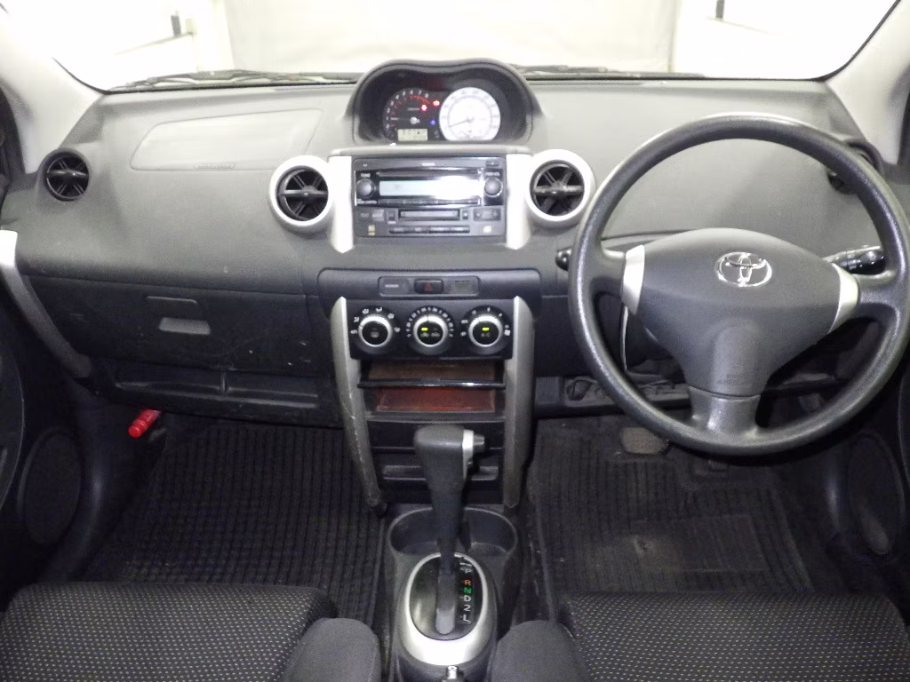 TOYOTA IST